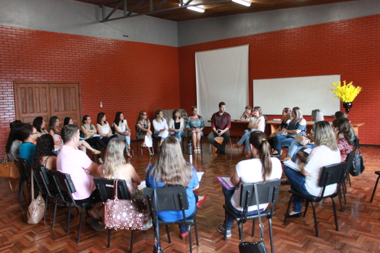 Reunião com diretores da educação aconteceu na Casa da Cultura