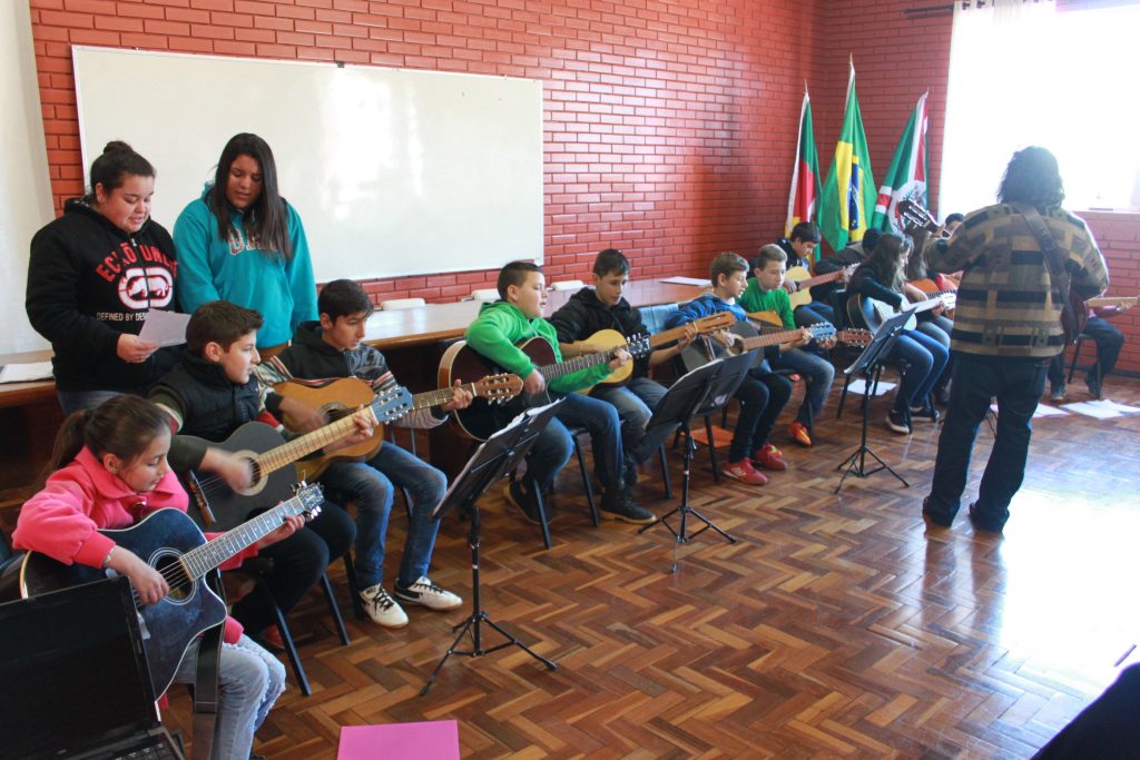 Alunos da oficina de música da escola municipal Alvaro Rodrigues Leitão fizeram apresentação na abertura do encontro