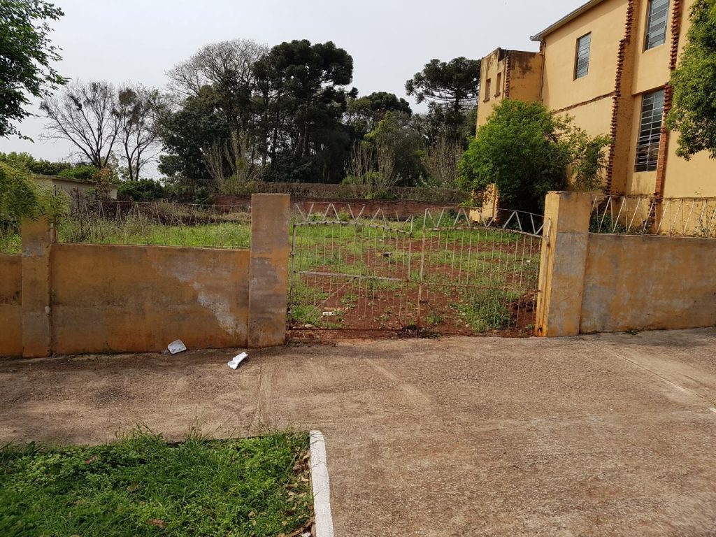 Local inutilizado na Rua Padré Reu irá possibilitar pelo menos trinta vagas de estacionamento 2