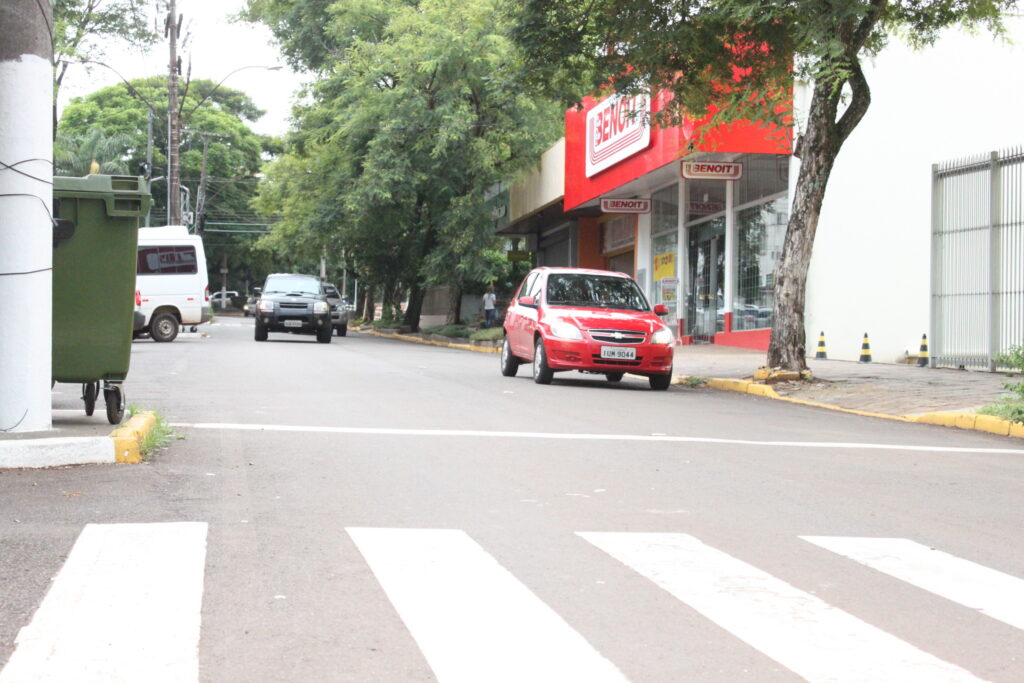 Avenida Ângelo Macalós terá duas novas lombadas para redução de velocidade