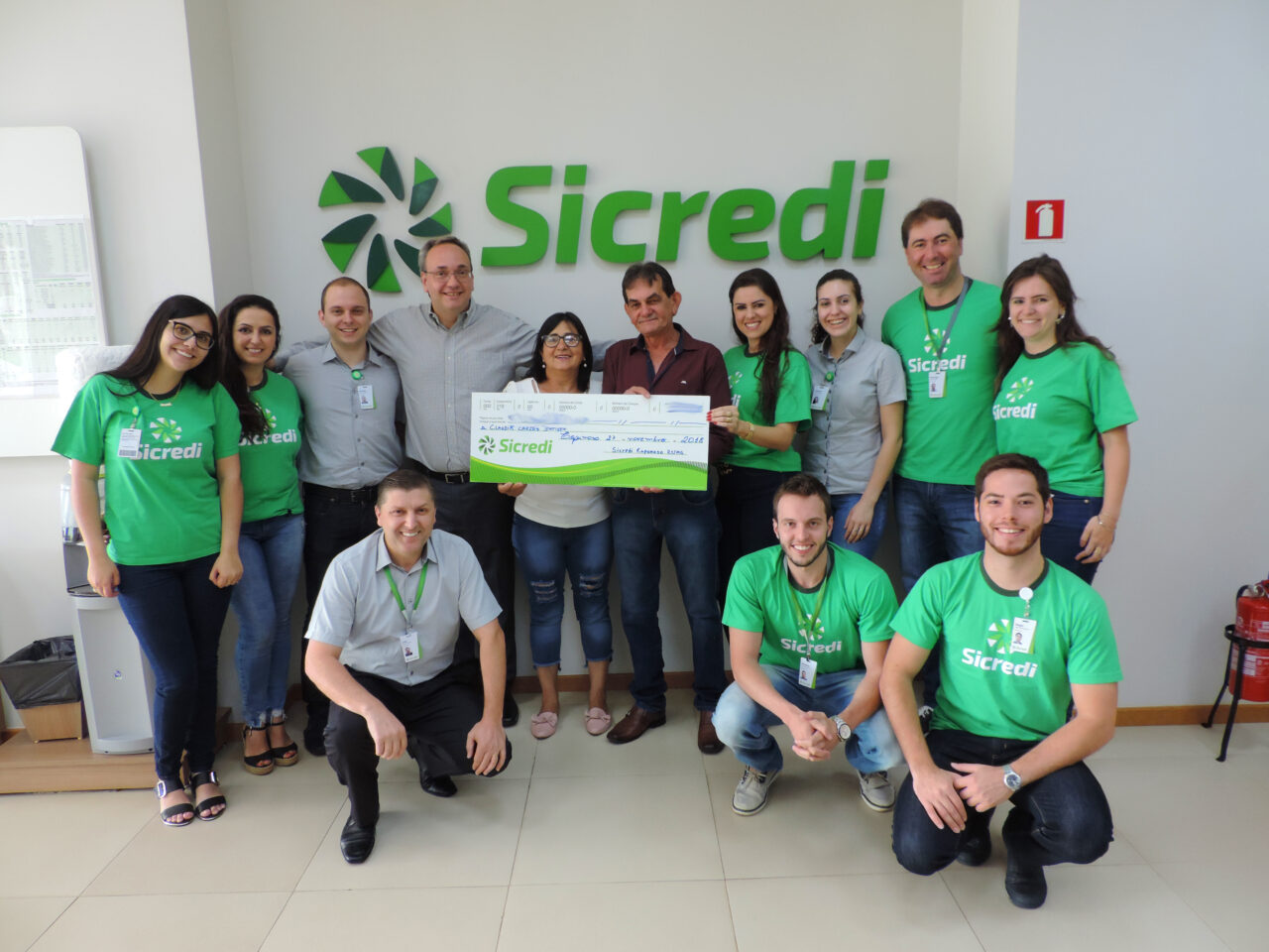 Associado com sua esposa e equipe Sicredi
