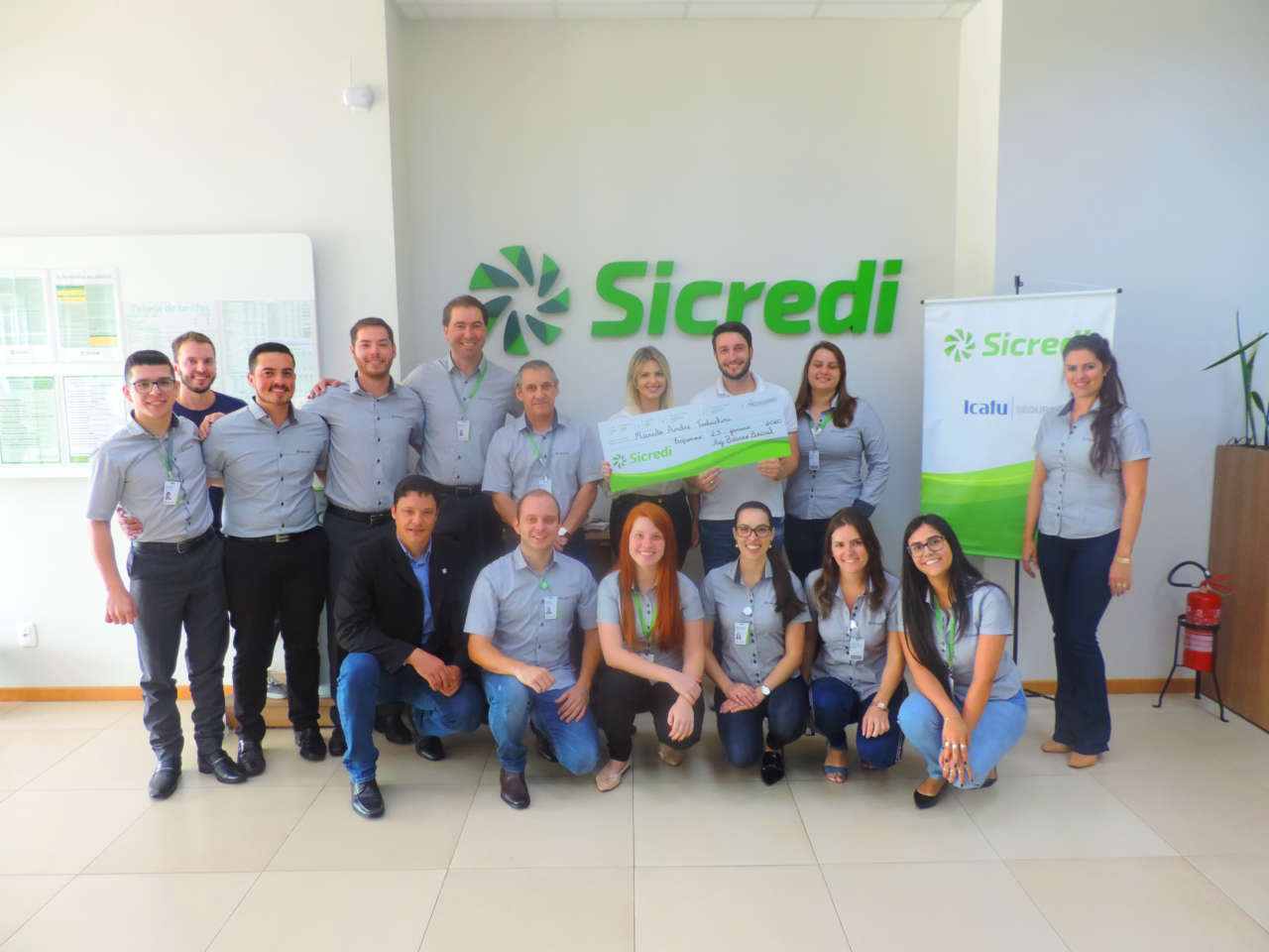 Associado junto à equipe da agência