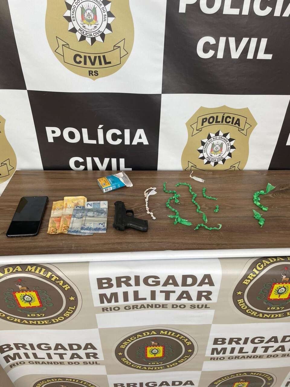 E32BAD6B-223A-4B8B-82D7-1F9676383889