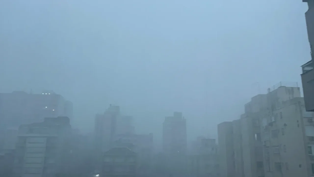 UMfHXhjx-chuva-intensa-porto-alegre-1320x743