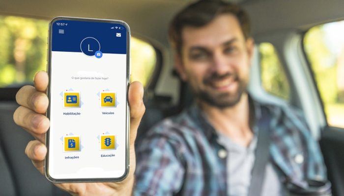 Aplicativo Carteira Digital de Trânsito pode ser baixado na Google Play e na App Store. Imagem: DetranRS