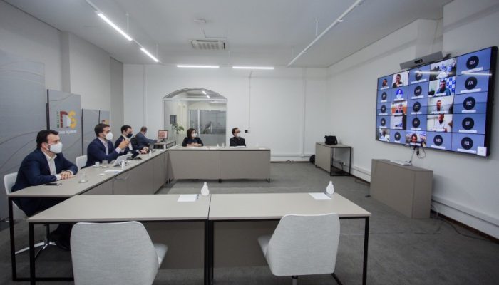 Governador Leite e secretários realizaram reunião com deputados e prefeitos por videoconferência - Foto: Felipe Dalla Valle/Palácio Piratini