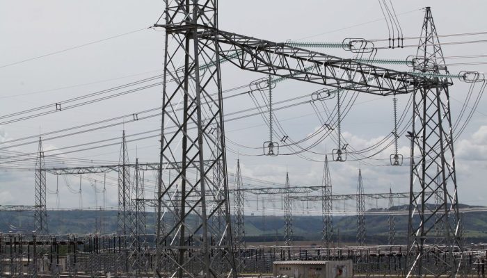 Ibiraci (MG) - O ministro Moreira Franco participa da inauguração da linha de transmissão de energia que liga a Hidrelétrica de Belo Monte ao Sudeste do País. A construção do linhão é parte do Agora, é Avançar Parcerias (Beth Santos/Secretaria-Geral da PR)