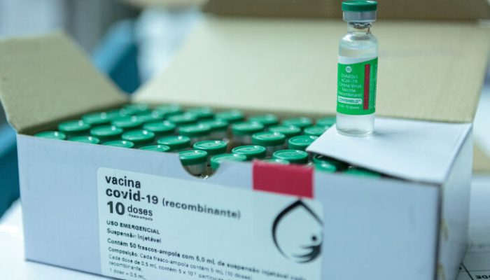 Deve tomar a segunda dose quem recebeu a primeira há cerca de 12 semanas (Foto: Gustavo Mansur/ Palácio Piratini)