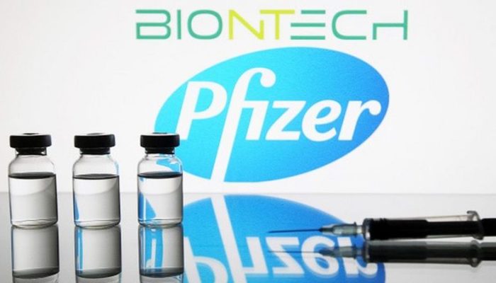 Getty Images. Vacina da Pfizer utiliza a tecnologia de mRNA e atingiu uma taxa de eficácia de 95% nos testes clínicos.