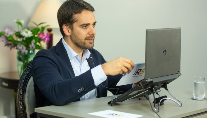 "Agora que a situação melhorou, estamos permitindo a retomada de algumas atividades", explicou o governador - Foto: Gustavo Mansur/Palácio Piratini