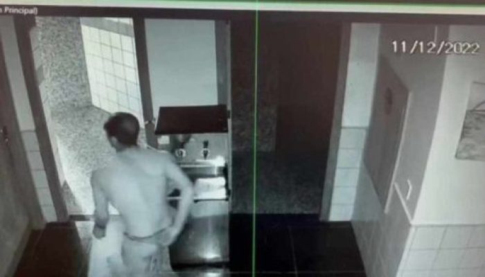 1_de_calcinha__ladrao_furta_escola_no_df_1-27057366-500x370