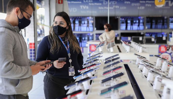 2022-05-10t121243z_1_lynxnpei490kb_rtroptp_4_macro-varejo-mar-o