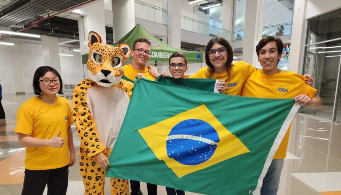Brasília (DF) 17/010/2023 – Brasileiros ganharam cinco medalhas na competição.
Esq para direita - Larissa Midori_Mychel Segrini_Gustavo Mesquita_Hugo Fares_Davi Coutinho
Foto: OBA/Divulgação