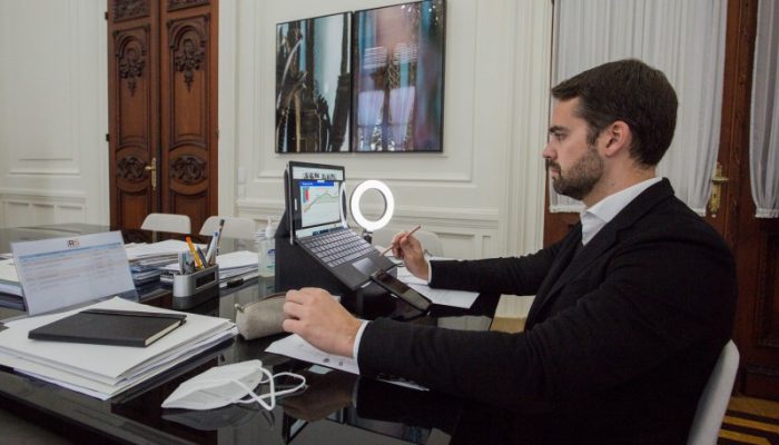 A reunião do Gabinete de Crise foi coordenada pelo governador Eduardo Leite - Foto: Felipe Dalla Valle/Palácio Piratini