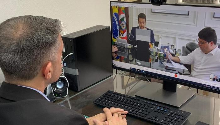 Famurs reúne prefeitos
Voltaire Santos