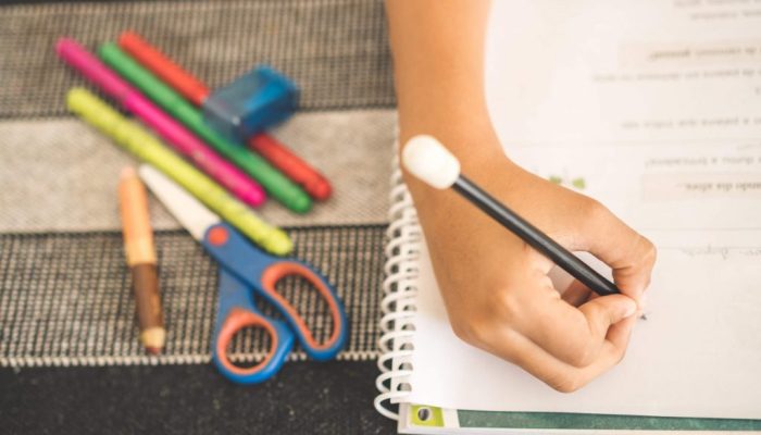 304975-como-celebrar-o-dia-internacional-da-alfabetizacao-na-escola-1024x683