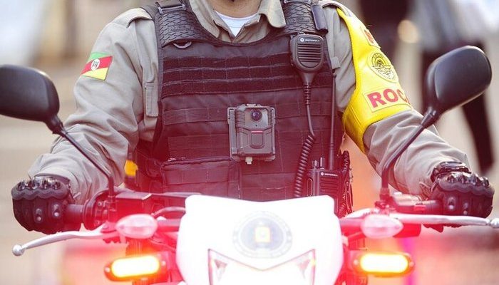 Policial Militar no Centro de Porto Alegre usa câmera presa ao colete
Ronaldo Bernardi / Agencia RBS