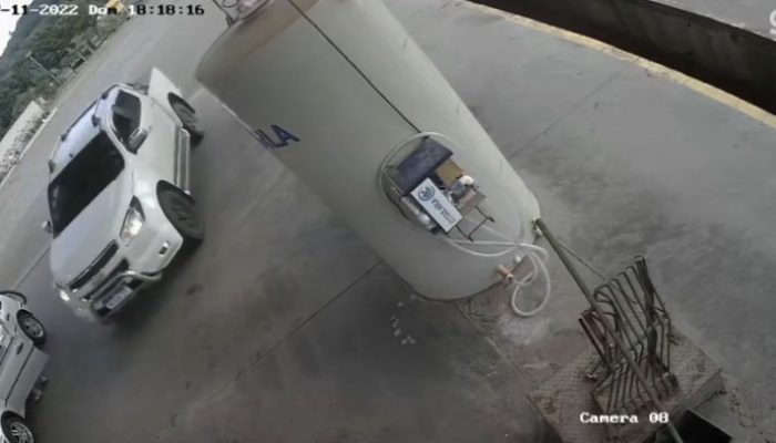 3D0FD9DC-BAC6-445D-BE06-DE3CBD19D6E3