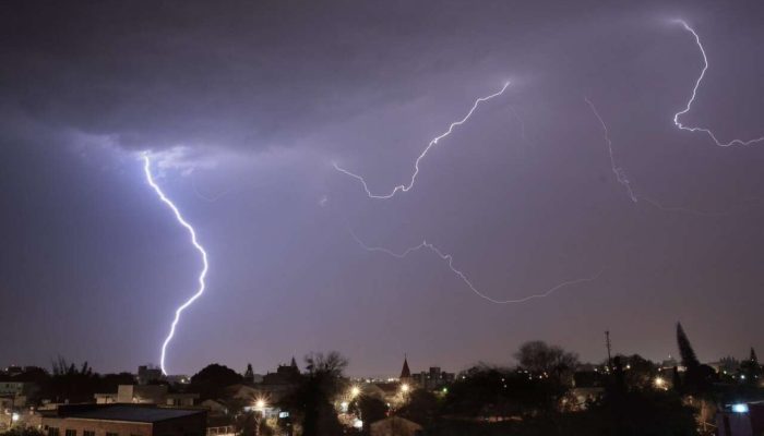 Sexta-feira de muita chuva no Rio Grande do Sul tem risco de precipitações moderadas a fortes na segunda metade do dia com trovoadas na Grande Porto Alegre | Fabiano Gutierres/Arquivo