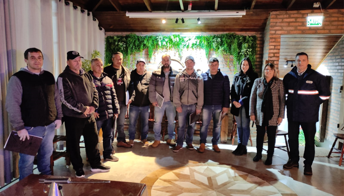 8f58a23d-7bf7-4aaf-b786-70a1420452f9_Zoom