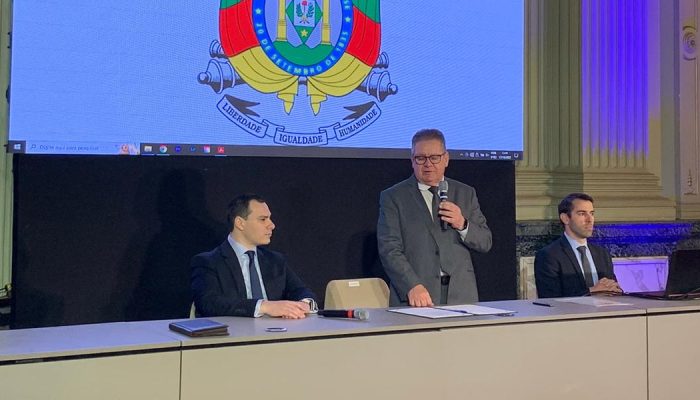 999B8E9C-BE78-4A98-800F-8E7EC1F85CAB