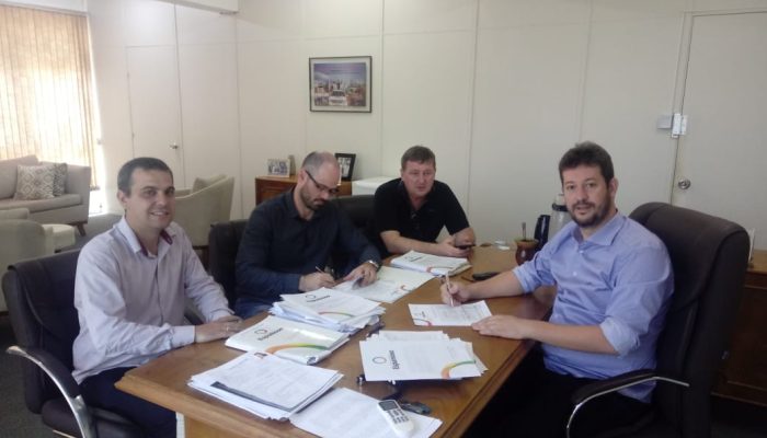 Assinatura do Contrato iluminação