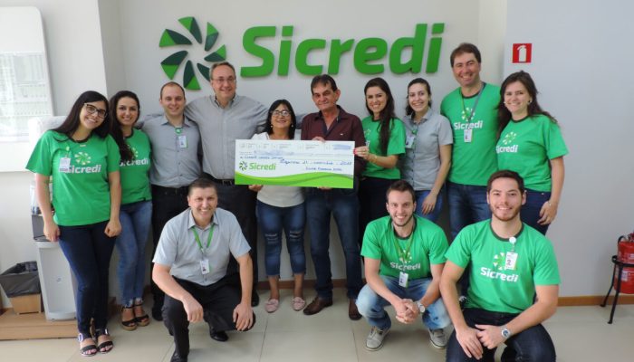 Associado com sua esposa e equipe Sicredi