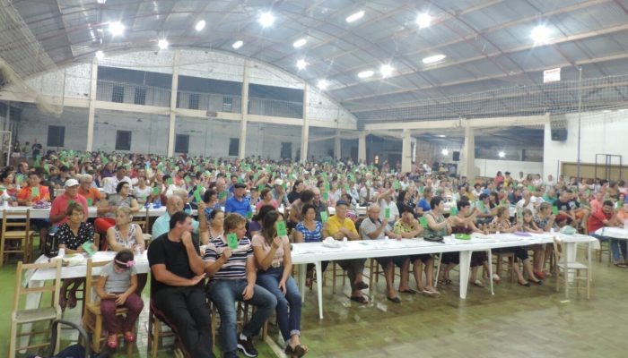 Associados de Alto Alegre no momento da votação