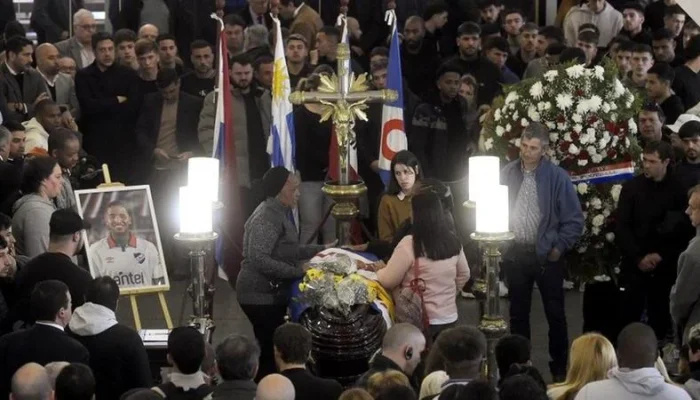 FBL-URU-IZQUIERDO-DEATH