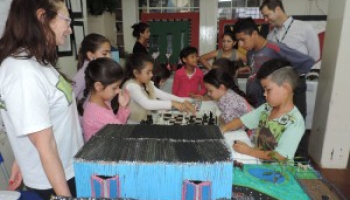 Feira-dos-trabalhos-na-Affonso-Spada-300x225