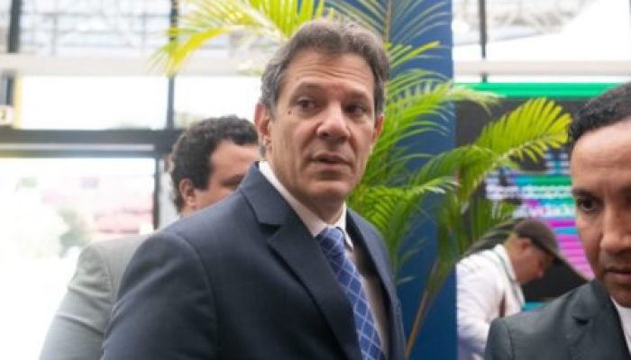 Fernando-Haddad-Ministro-da-Fazenda-do-Brasil-durante-a-84a-Reunião-Geral-da-FNP1-450x300