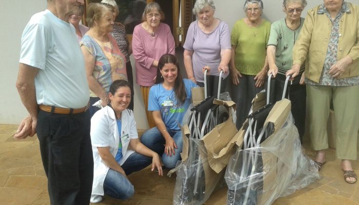 Doação de cadeiras de roda Notre Dame