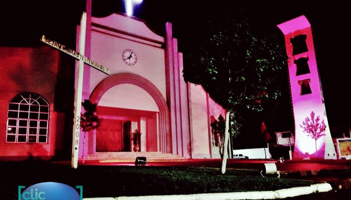 Igreja Matriz fica iluminada de Rosa durante o mês Outubro Rosa