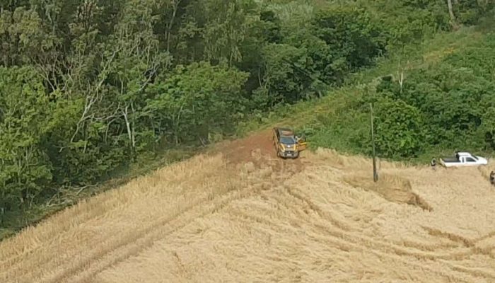 Caminhonete localizada na Linha Ferrari