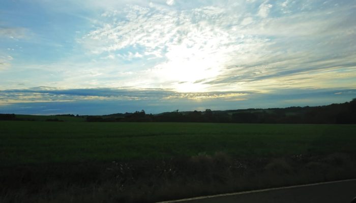 Tempo com nuvens