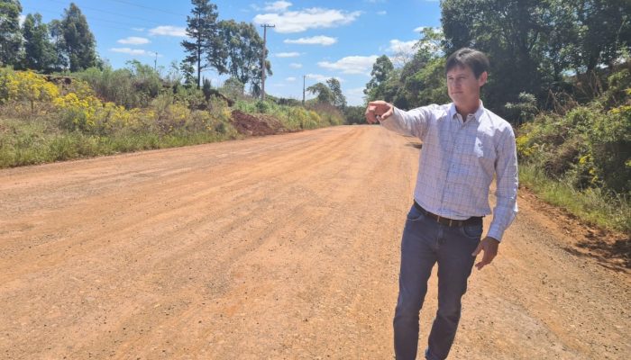 Deputado Clair vistoria situação da rodovia ERS-506 (Crédito da foto: Marcela Scheffler)