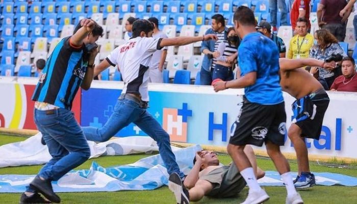 Autoridades locais vão investigar a batalha no estádio La Corregidora (Manuel Velasquez/Getty)