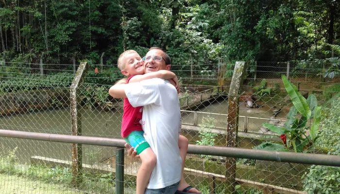Jhoathan João Pelepenko e o filho de dez anos, morto pelo próprio pai na Zona Norte de São Paulo. — Foto: Reprodução/Facebook