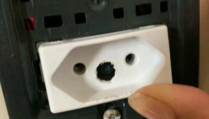 Em fevereiro, uma adolescente de 16 anos encontrou a câmera escondida devido ao comportamento do locador, que fugiu após ser flagrado no banheiro da casa - (crédito: PCGO/Divulgação)