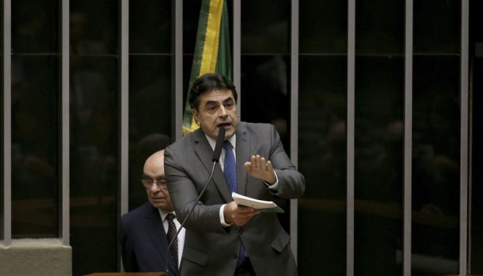 Brasília - Deputado Domingos Sávio (PSDB/MG) durante sessão de discussão do processo de impeachment de Dilma, no plenário da Câmara (Wilson Dias/Agência Brasil)