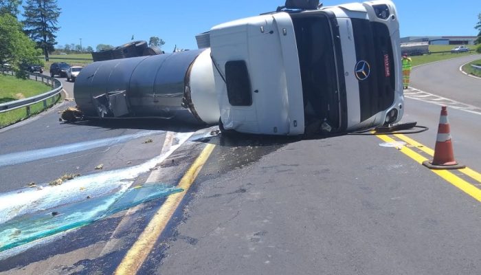 carreta-tombada-1024x768