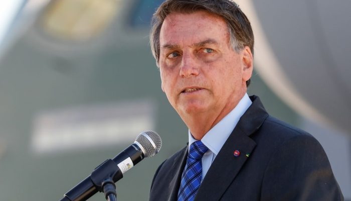 Presidente da República Jair Bolsonaro; aeronave KC-390, da Força Aérea Brasileira (FAB), carregada com 6 toneladas de materiais, entre medicamentos, equipamentos de saúde e alimentos, doados pelo Ministério da Saúde e pela comunidade libanesa no Brasil