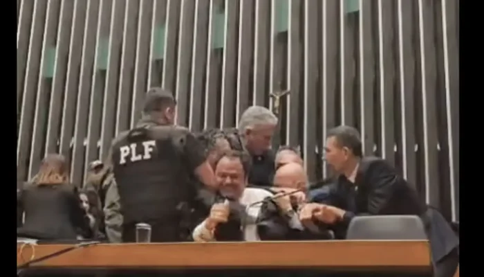 Imagem: Frame Deputado Glauber Braga/Facebook