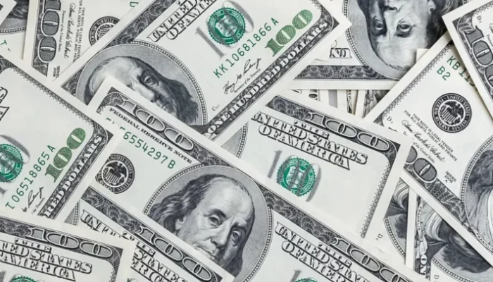 dolar_121220243410-710x473