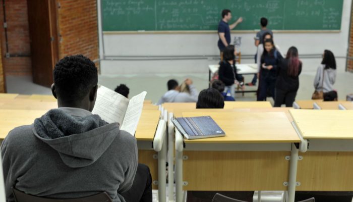 UnB foi a primeira universidade federal a adotar sistema de cotas raciais


UnB reserva vagas para negros desde o vestibular de 2004


Percentual de negros com diploma cresceu quase quatro vezes desde 2000, segundo IBGE