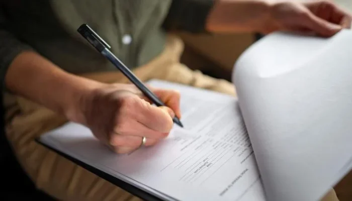 high-angle-professional-female-driver-truck01