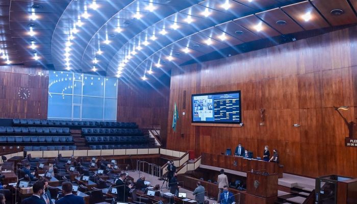 Assembleia teve sessão histórica com adoção do sistema híbrido, em que parte dos deputados estava presente e outra votou pelo sistema remoto | Foto: Joel Vargas | Agência ALRS