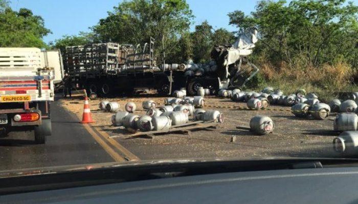 Motorista morreu no local após bater caminhão na serra próximo a Nonoai (RS) – Foto: Internauta/ND
