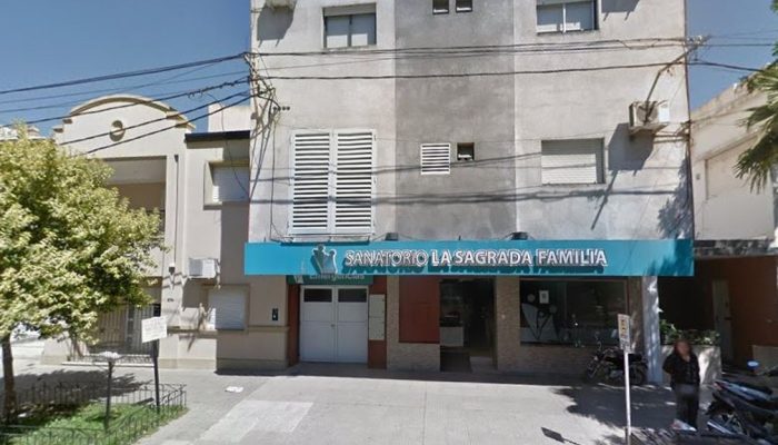 Sanatório La Sagrada Familia, unidade de saúde onde idosa foi dada como morta ainda viva em Resistencia, na Argentina — Foto: Google Street View