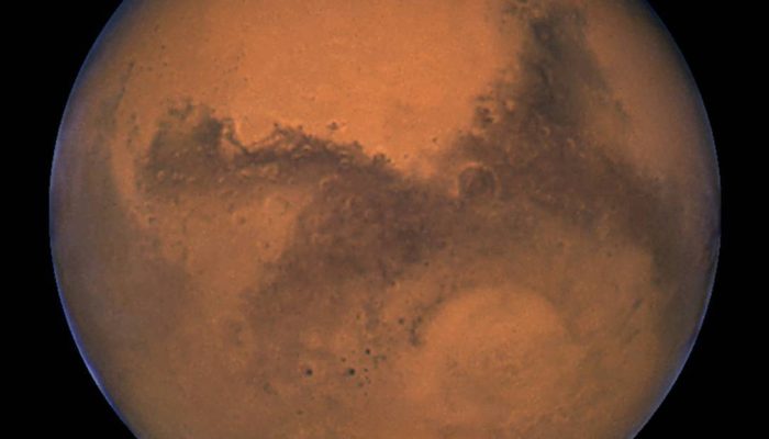 x78090149_FILE-PHOTO-NASA27s-Hubble-Space-Telescope-took-this-snapshot-of-Mars-11-hours-before-the-pla.jpg.pagespeed.ic.QZPOfHzss7